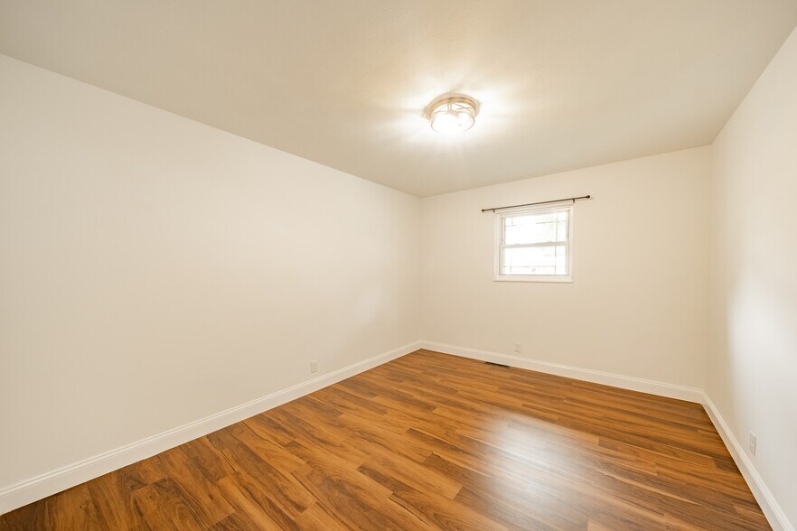 Building Photo - 7847 Southfield Dr