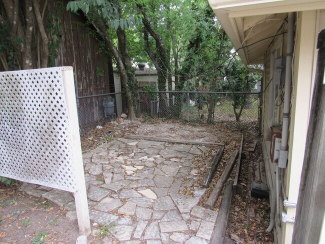 Building Photo - 1 Bedroom in Monte Vista