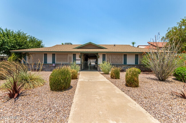Primary Photo - 3540 E Montecito Ave