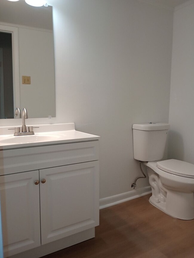 Building Photo - 3 Bedrooms, 2.5 Bathrooms Condo Rental