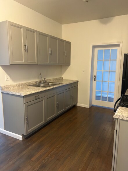 Building Photo - 346 Madison Ave