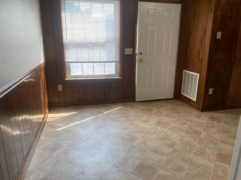 Building Photo - 103 Skyview Dr