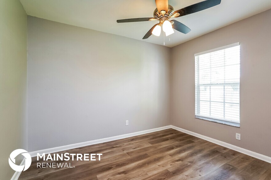 Building Photo - 525 SW 23rd Terrace