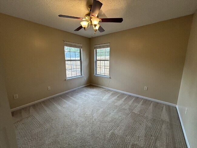 Building Photo - Home For Rent