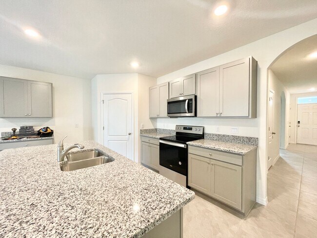 Building Photo - 5610 Galloping Dr
