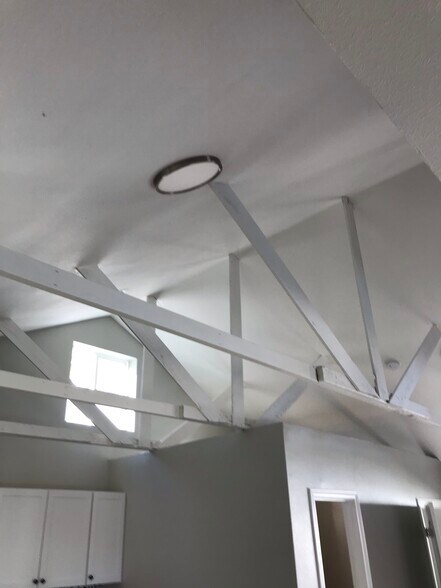 Building Photo - 706 Vale View Dr