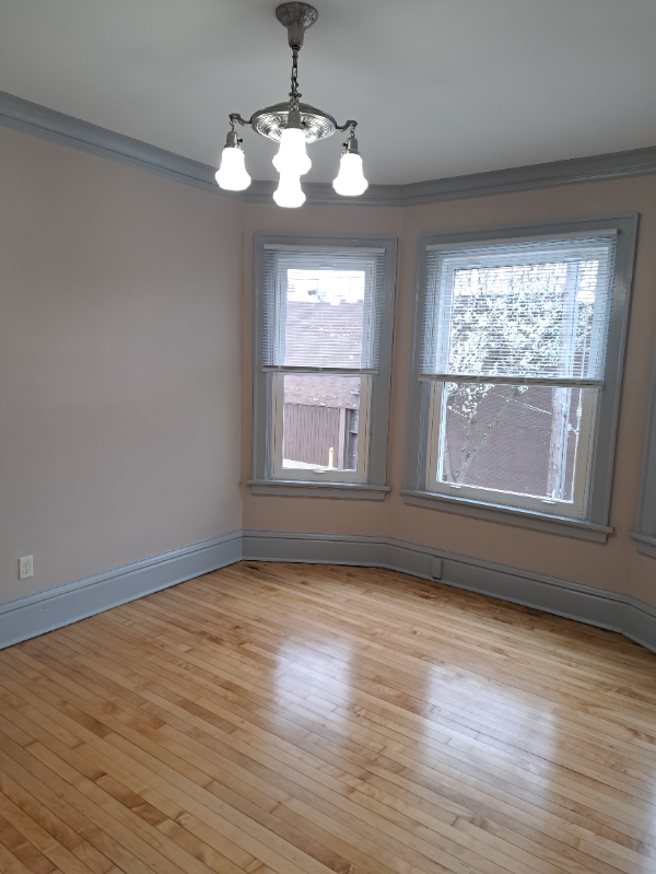 Building Photo - 303 E Lincoln Ave