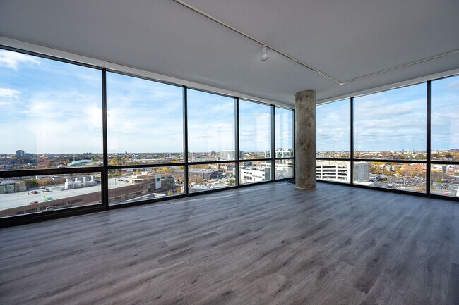 Building Photo - 860 W Blackhawk St