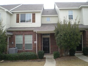 Building Photo - Don't miss the opportunity to lease this gorgeous Townhome in the heart of McKinney!