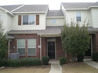 Building Photo - Don't miss the opportunity to lease this gorgeous Townhome in the heart of McKinney!