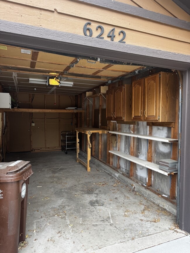 Building Photo - 6242 Willow Ln