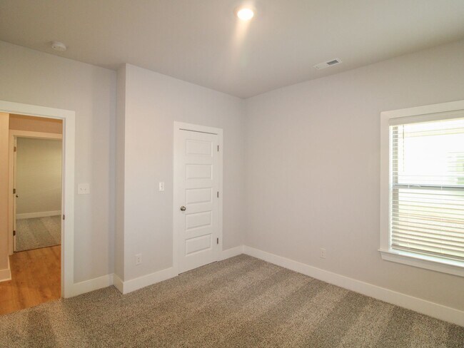 Building Photo - Reduced Rental Rate with $200 Rent Credit for 12 Months!