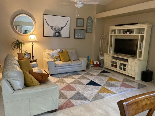 Building Photo - Stunning UNFURNISHED 3-Bedroom Property wi...