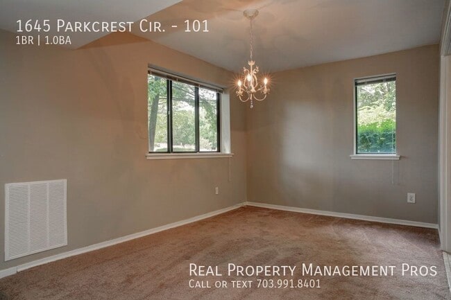 Building Photo - 1645 Parkcrest Cir