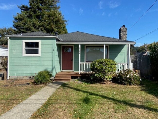 Building Photo - Close to Cal Poly Humboldt, 4/2 house!