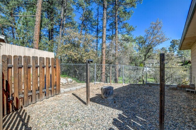 Building Photo - Beautiful home in the Mountain Club!