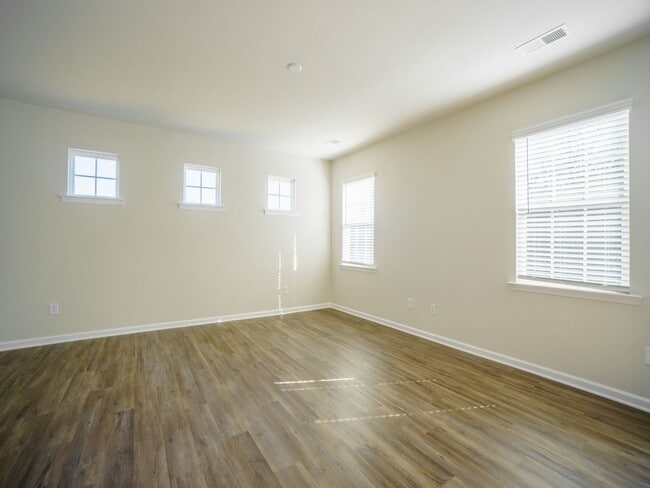 Building Photo - 1 Year Old New Home With 3 Bedroom 2.5 bat...