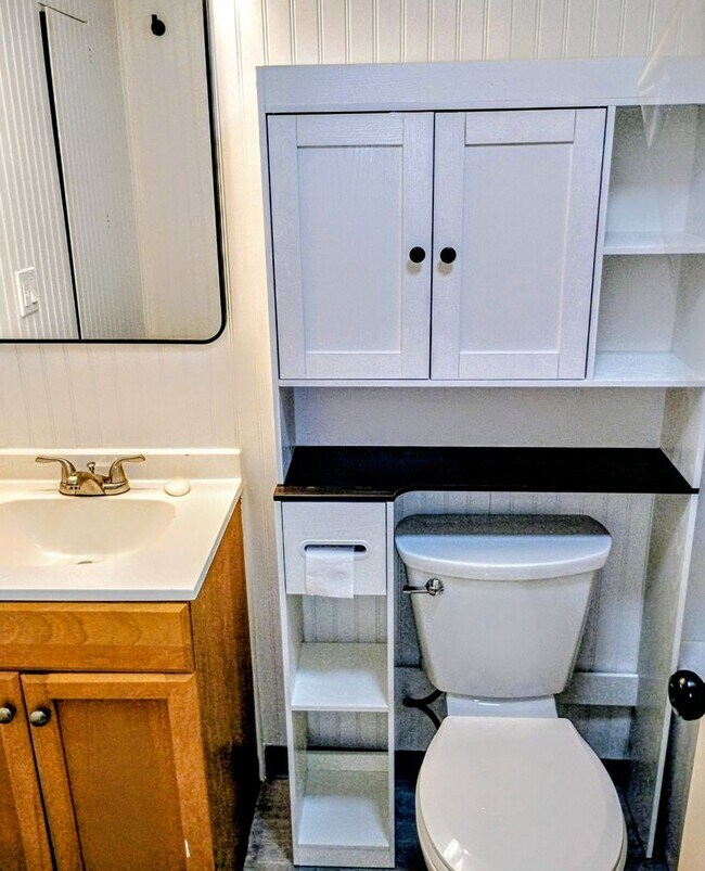 Building Photo - Studio Bungalow in Daytona Beach