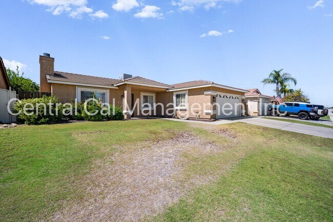 Building Photo - 3 Bedroom/2 Bath Home in Tyner Ranch - $2395 per month!