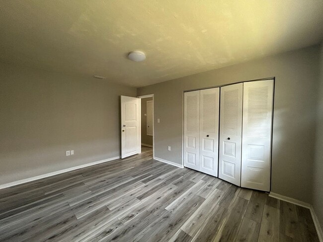 Building Photo - HALF OFF RENT!! 2/1 with Covered Porch nea...