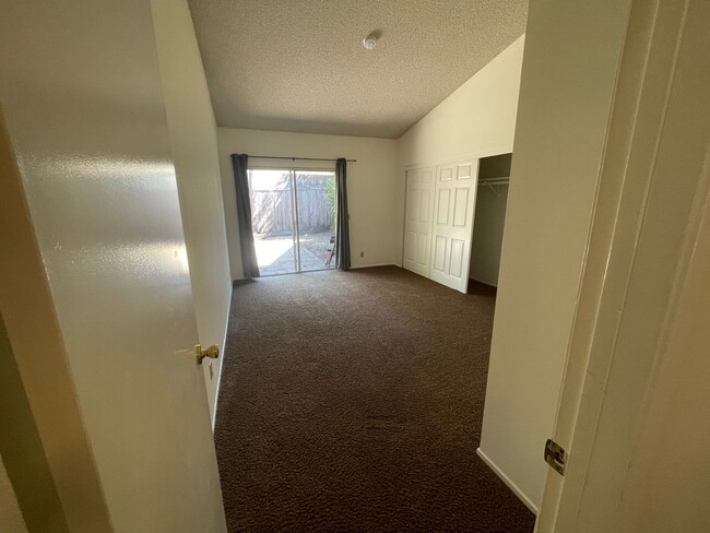 Building Photo - 3bd Condo with great location