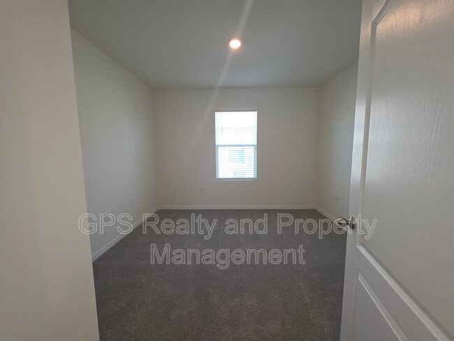 Building Photo - 33409 Country House Dr