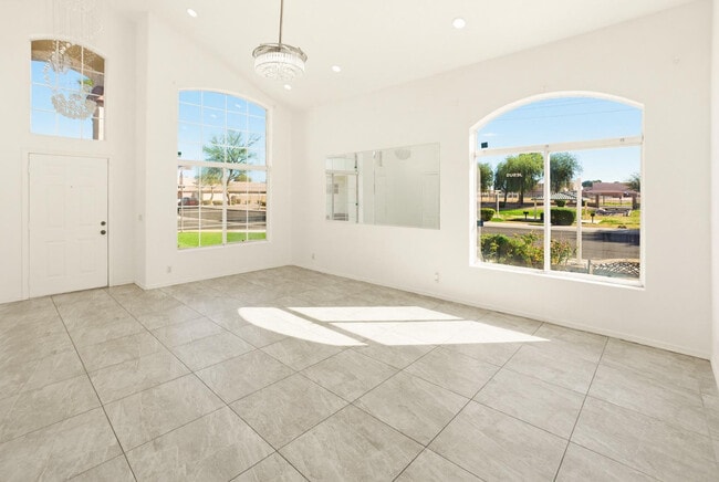 Building Photo - 288 S Jesse St