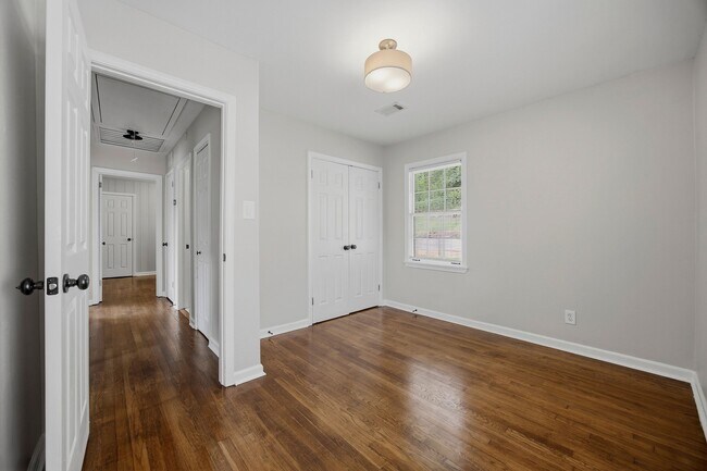 Building Photo - 1859 Winthrop Dr SE
