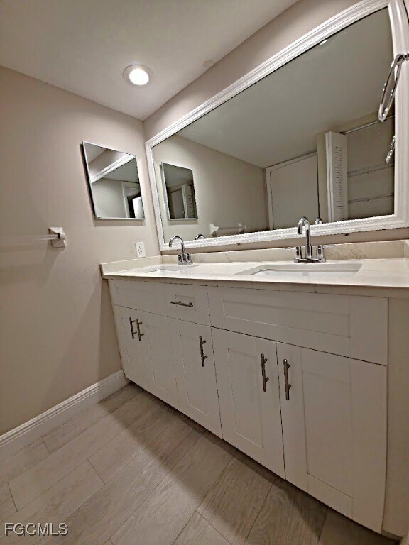 Building Photo - 5249 Cedarbend Dr