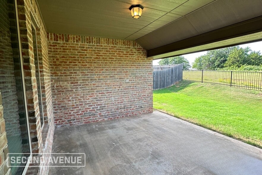 Building Photo - 6225 Oxnard St