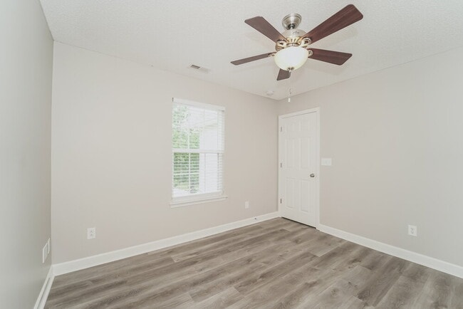 Building Photo - 9139 Simonton Dr