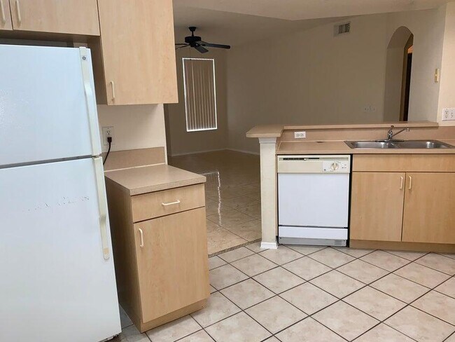 Building Photo - 607 Belmont Pl