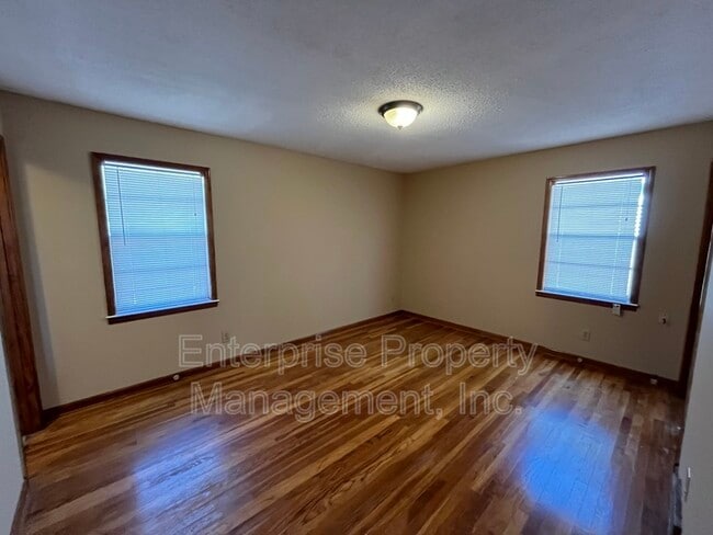 Building Photo - 3539 Glenshaw Dr