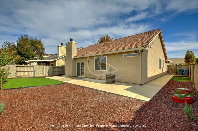 Building Photo - Charming single-story home nestled in the serene Edgewater Community