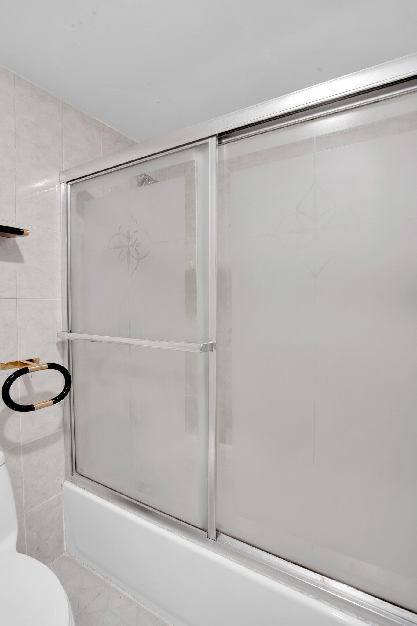 Bathroom - 3701 N Country Club Dr