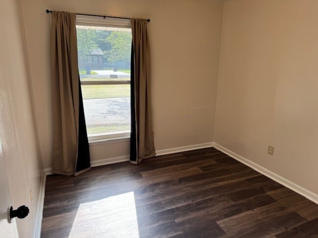 Building Photo - 715 Lee Dr