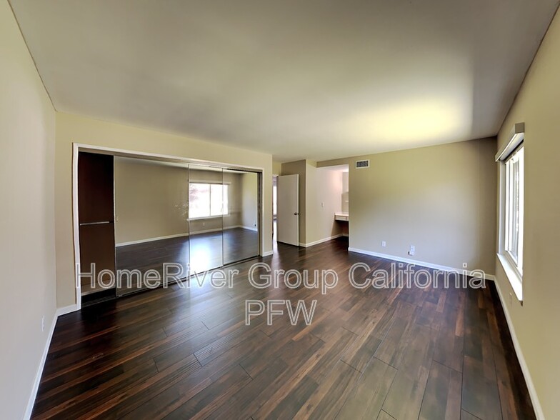 Building Photo - 2862 Hillman St