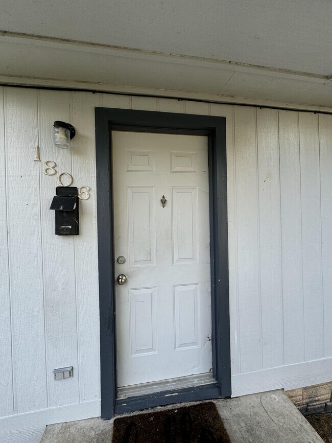 Building Photo - 1806 Mulford St