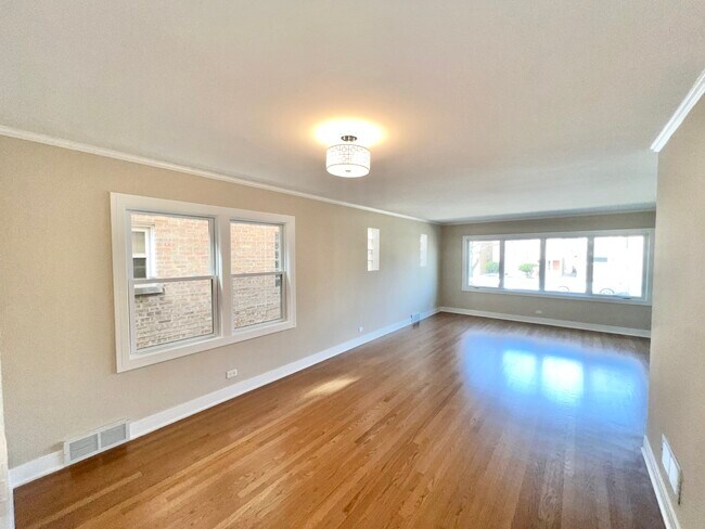 Building Photo - 5547 N Central Ave