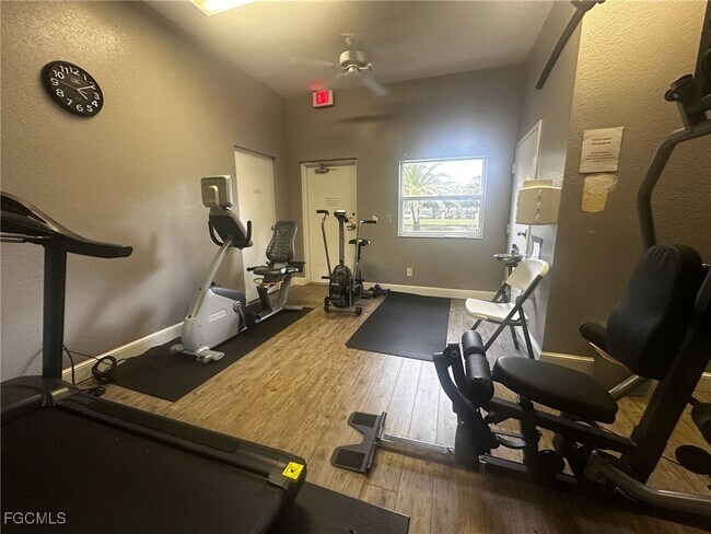 Building Photo - 14831 Park Lake Dr