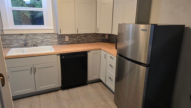 Building Photo - Charming 2 Bed, 1 Bath Home for Rent!