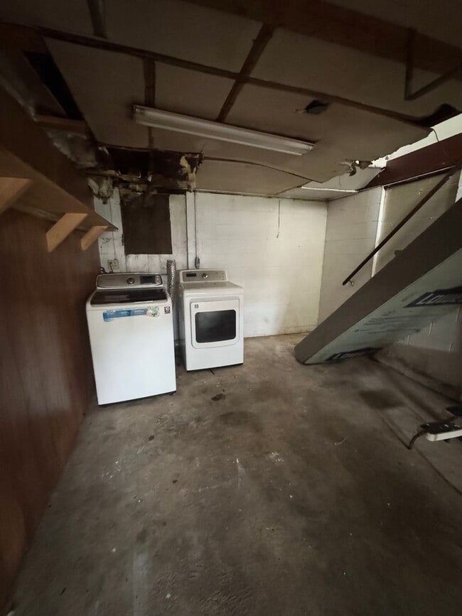 Building Photo - Cozy, Convenient Nothside 2 Bedroom Apartm...