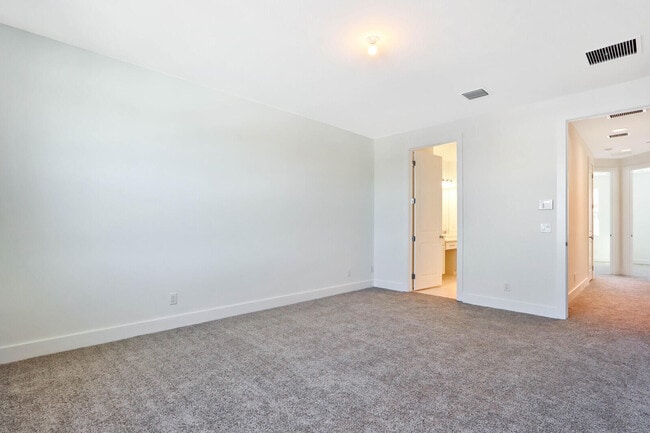 Building Photo - 5352 Sagan Ln
