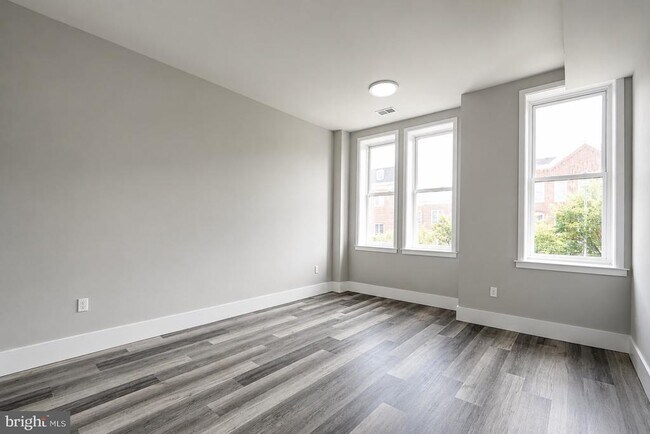 Building Photo - 1922 W Baltimore St