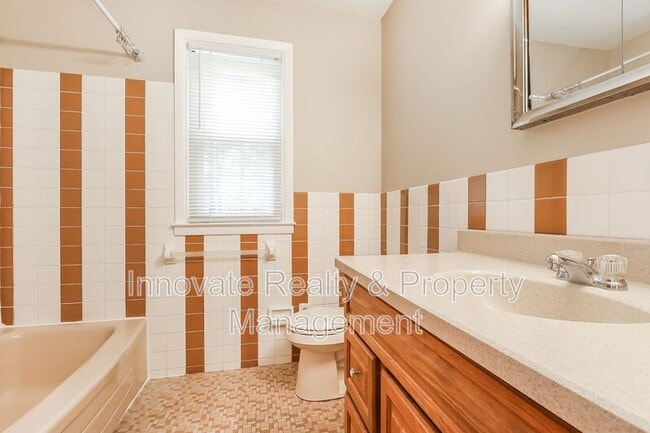 Building Photo - 1613 Kenmare Dr