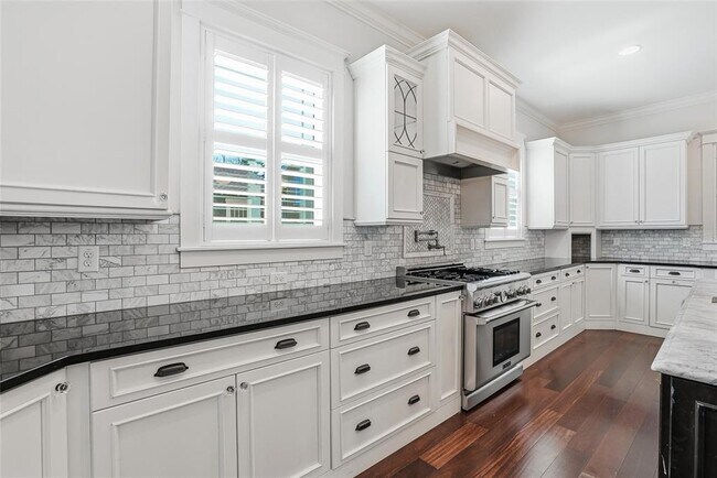 Building Photo - 1505 S Georgia Ave