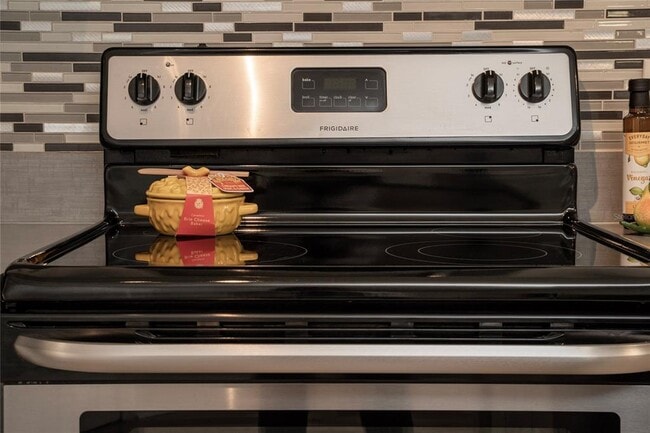 Building Photo - 10109 Regent Park Dr