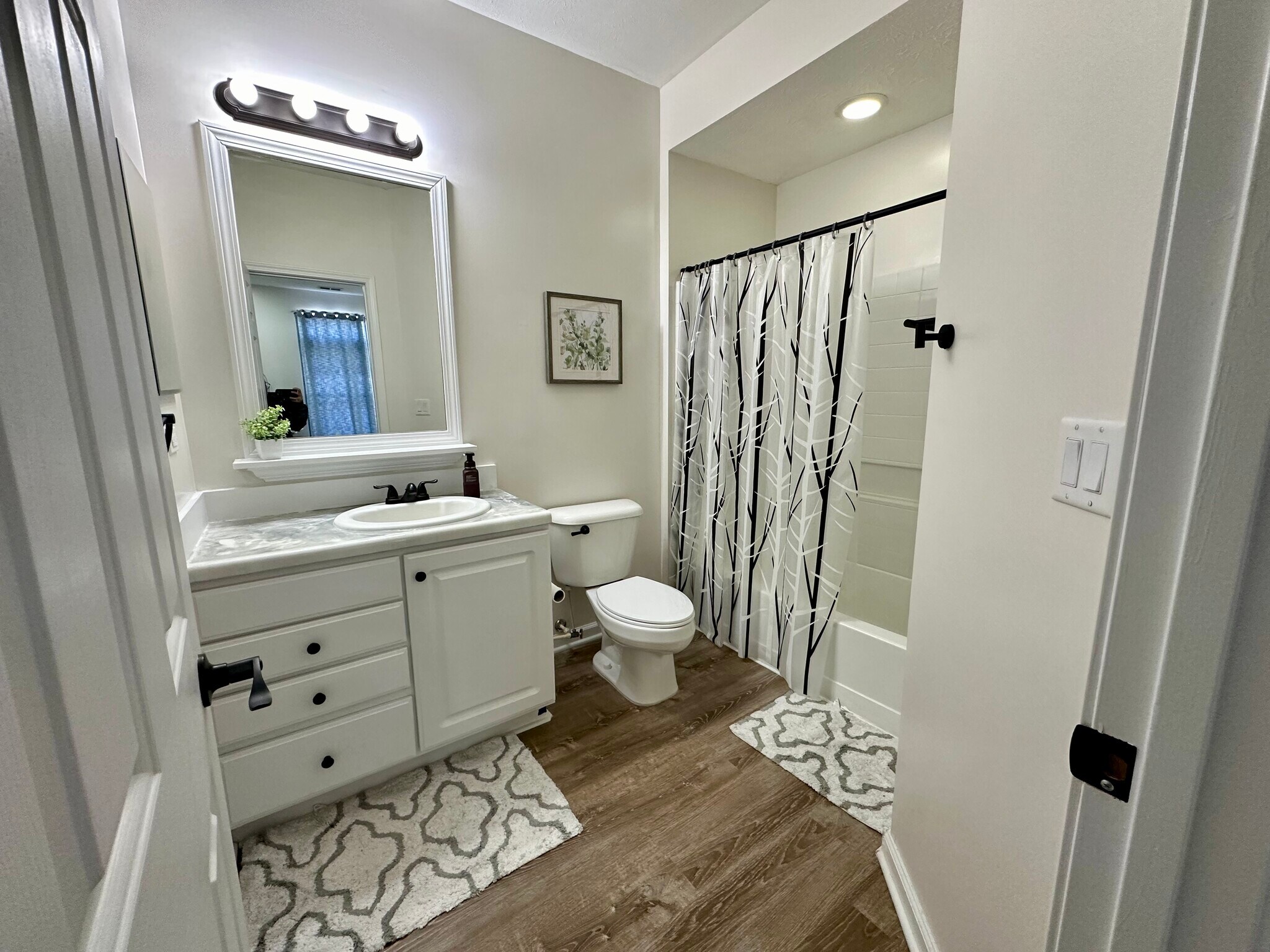 Building Photo - 1901 N Lincoln Ave