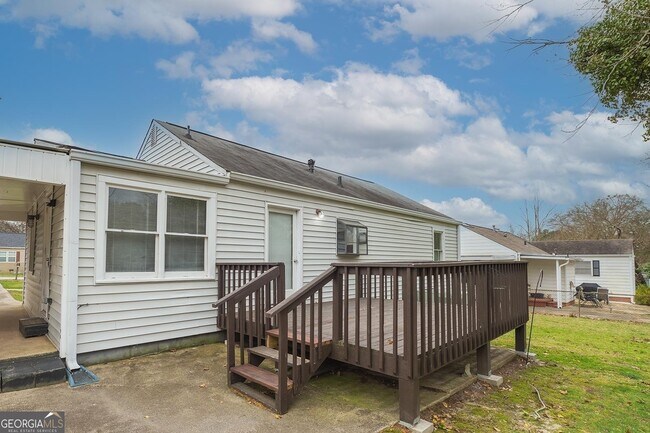 Building Photo - 8449 Fairview Dr