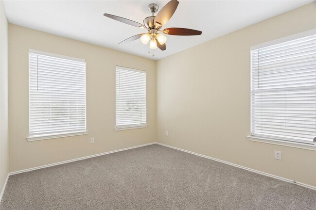 Building Photo - 8907 Grand Villa Ln